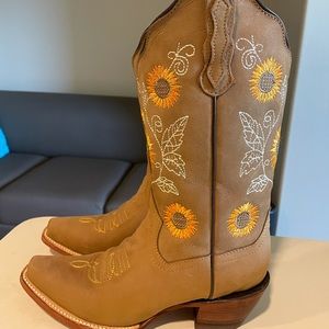 COPY - Leather sunflower cowgirl boots!
